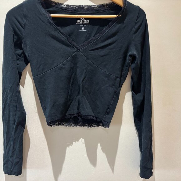 Hollister Must-Have Collection Baby Tee Black Long sleeve V-neck lace trim Small - Picture 1 of 1
